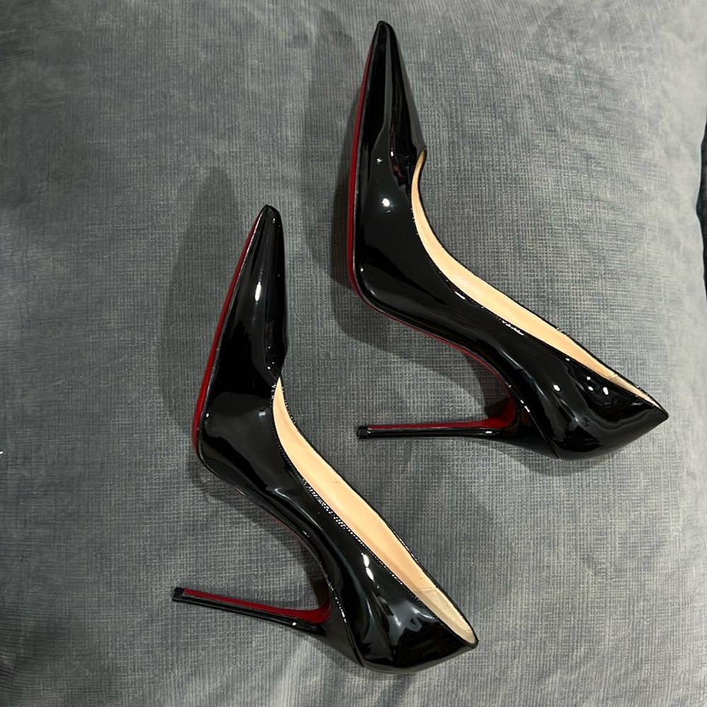 Christian Louboutin 100 patent leather black pumps, never worn!